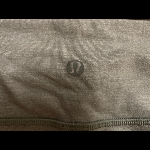 Lululemon Wunder Under crops sz 8 - Picture 3 of 4